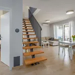 Exquisites Apartment Mit Eigener Galerie, Babybett, Waschmaschine Und Nur 700 Meter Zum Strand