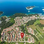 Exquisites Apartment Mit Eigener Galerie, Babybett, Waschmaschine Und Nur 700 Meter Zum Strand