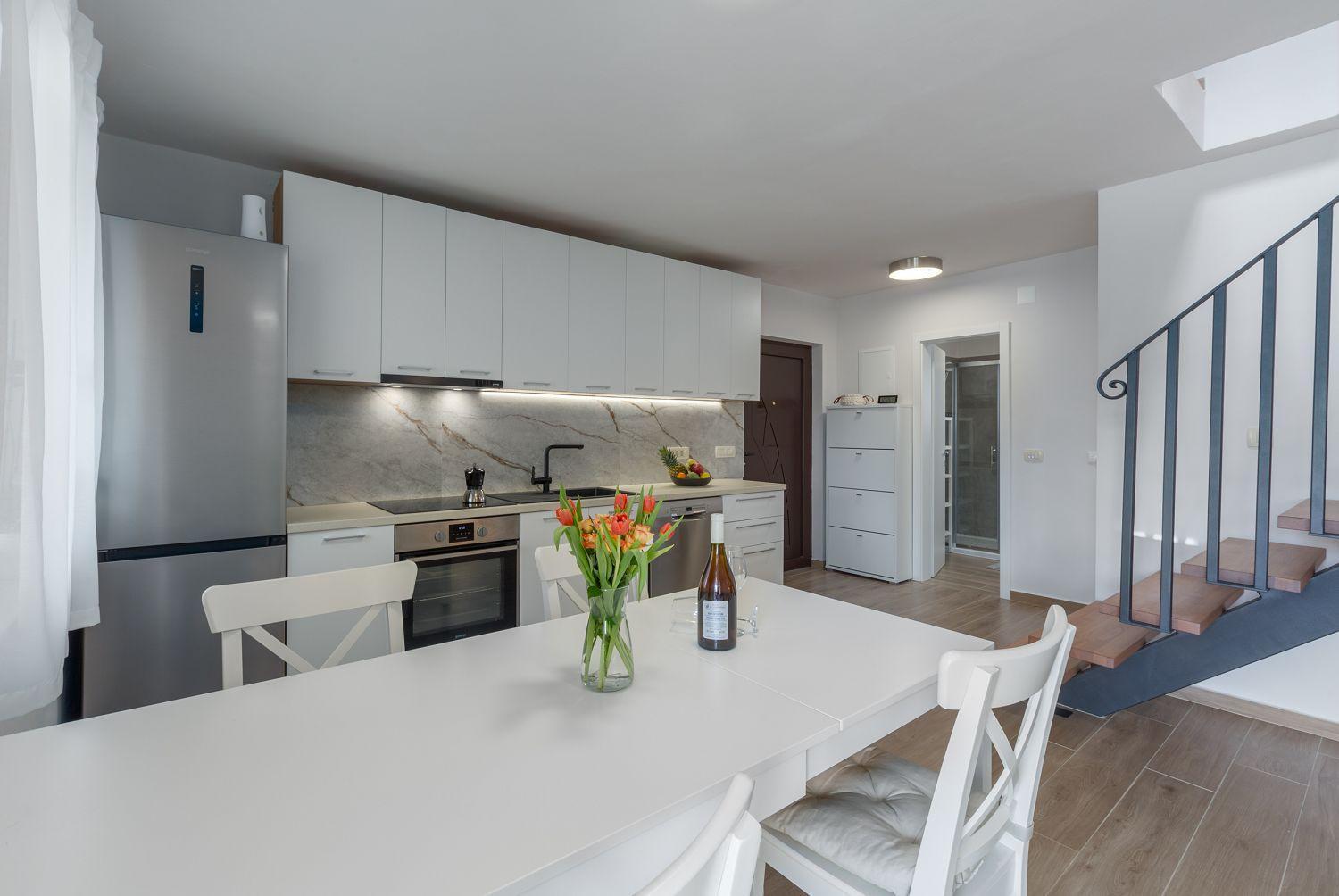 Exquisites Mit Eigener Galerie, Babybett, Waschmaschine Und Nur 700 Meter Zum Apartman *