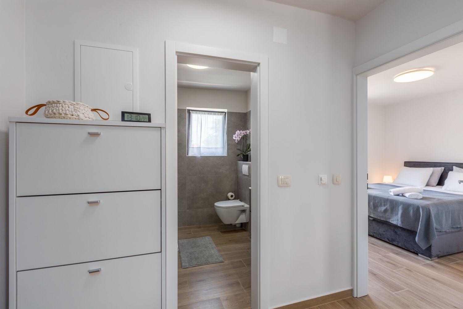Exquisites Mit Eigener Galerie, Babybett, Waschmaschine Und Nur 700 Meter Zum Apartman *
