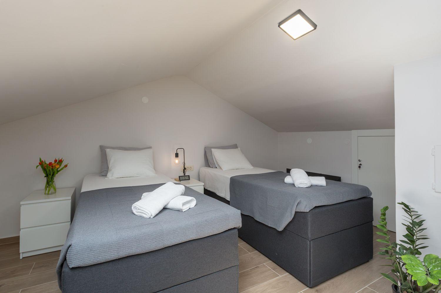 Exquisites Mit Eigener Galerie, Babybett, Waschmaschine Und Nur 700 Meter Zum * Porec