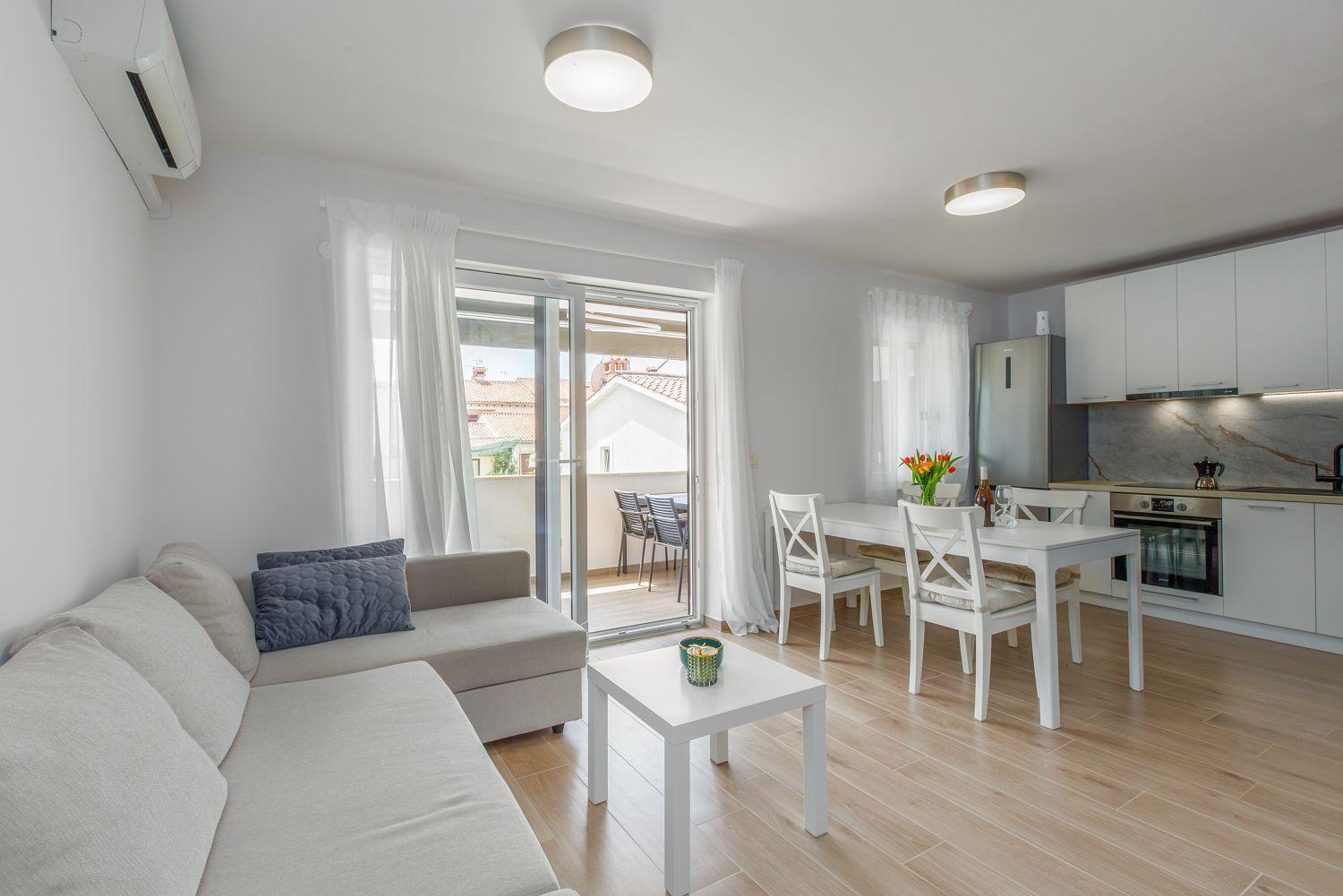 Exquisites Mit Eigener Galerie, Babybett, Waschmaschine Und Nur 700 Meter Zum Apartment