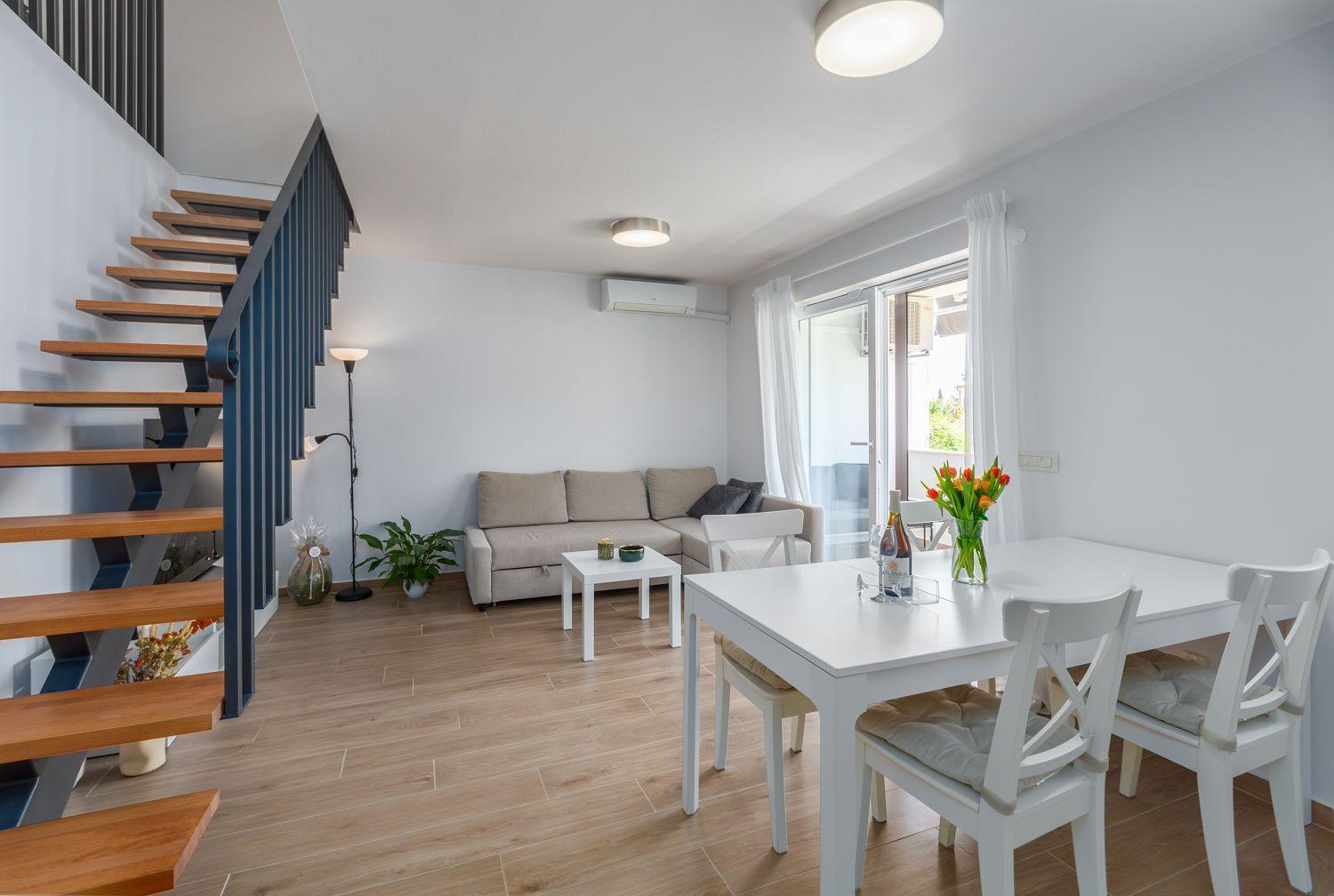 Apartman Exquisites Mit Eigener Galerie, Babybett, Waschmaschine Und Nur 700 Meter Zum Porec